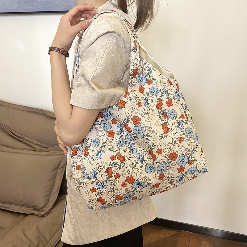 New large-capacity fashionable floral single-shoulder bag, fresh and stylish underarm bag, artistic and retro canvas women's bag for shopping full figure