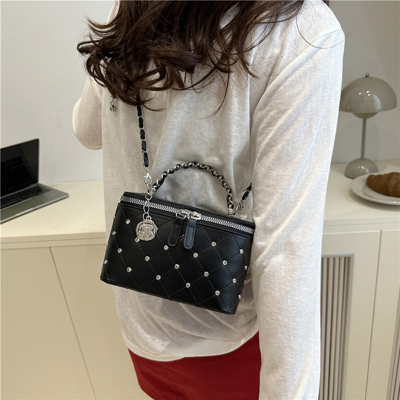 Chain bag 2025 new mini box bag, niche design crossbody bag, Chanel-style stylish mobile phone bag, cross-border Specification drawing