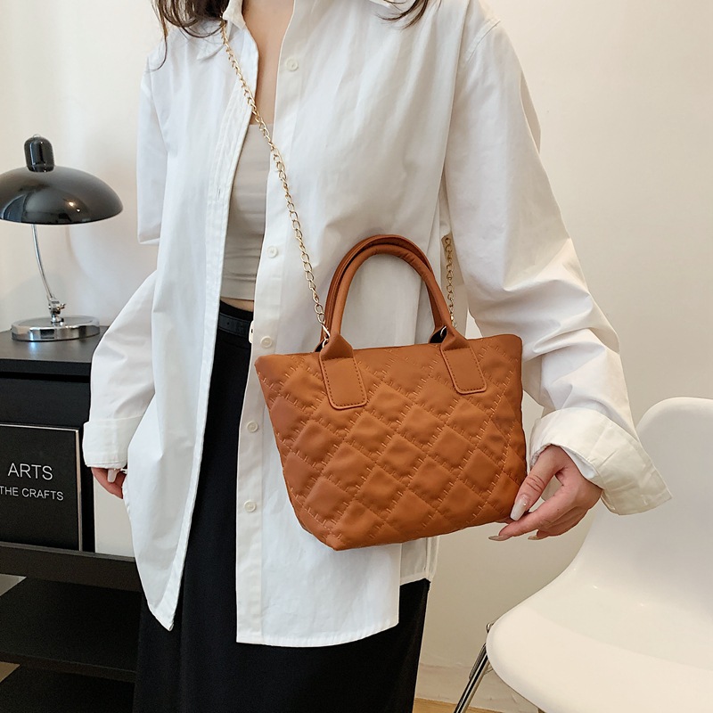 Korean-style embroidered diamond-shaped soft PU tote bag for spring 2024, a large-capacity, high-quality single-shoulder crossbody bag details Picture