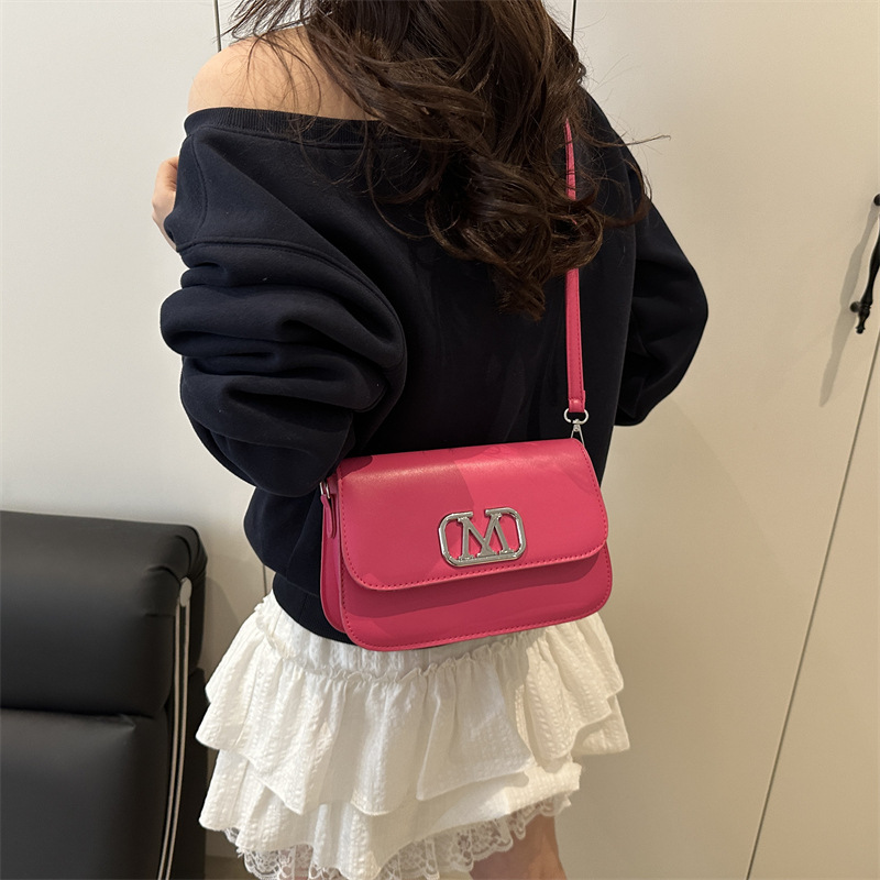 This stylish and high-quality hand-held small square bag is a new spring model for women in 2025. It is a versatile single-shoulder bag and a trendy crossbody bag for women Specification drawing