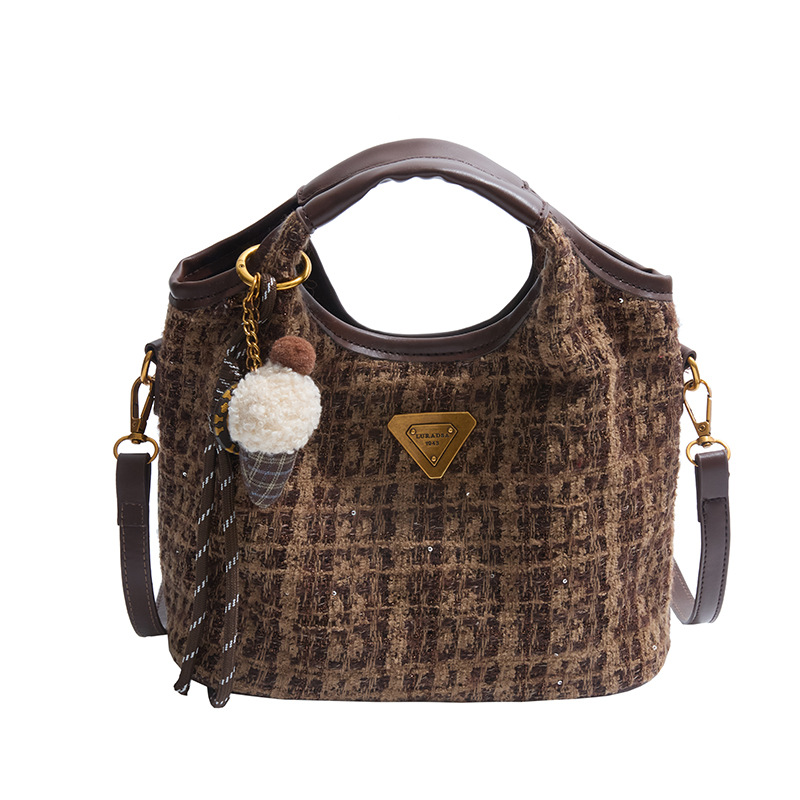 Korean fashion handbag for women 2024 New style, stylish and versatile shoulder bag, high-end and niche commuter crossbody bag Item Picture