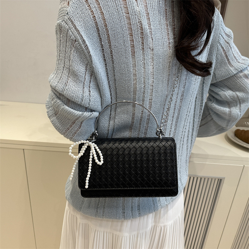 2025 Solid color simple woven casual texture, stylish and practical metal hand-held shoulder and underarm bag for women details Picture