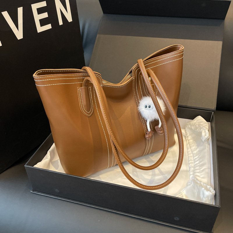 High-end commuter large bag for women, 2025 new style, trendy and versatile shoulder bag, fashionable and casual tote bag Application Scenario