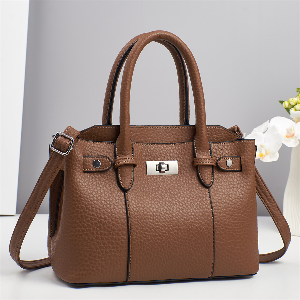 Versatile single-shoulder crossbody bag, trendy handbag, large bag with lychee pattern, elegant middle-aged women's bag, mom's bag, new spring and summer collection Specification drawing