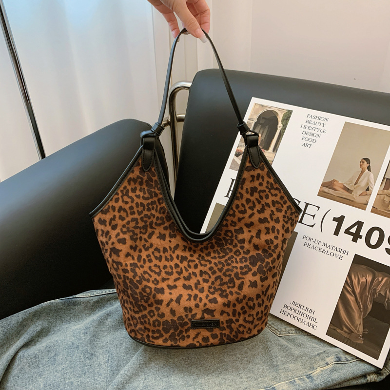 This year, large-capacity leopard print bags for women are in vogue. The 2024 new high-end commuter single-shoulder bag and Tote bucket bag are all in vogue Specification drawing