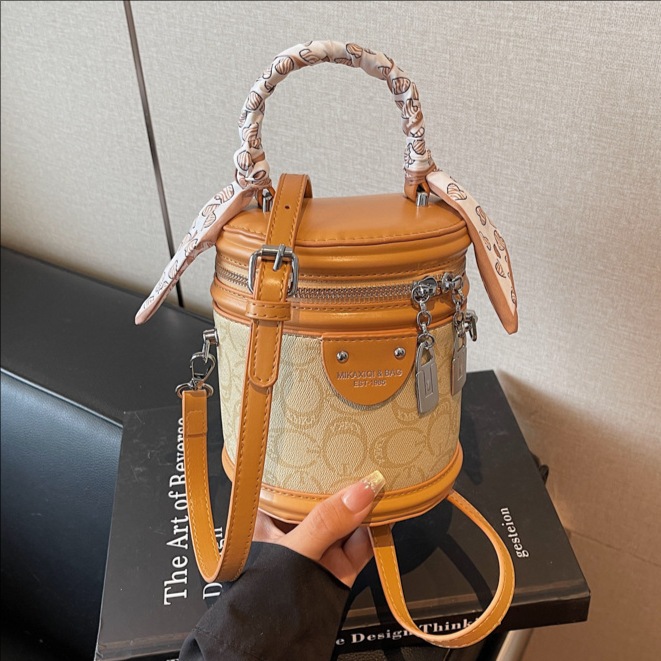 Cross-border women's bags, fashionable handbags, casual bucket bags, 2025 new trendy single-shoulder bags, high-end quality crossbody bags full figure