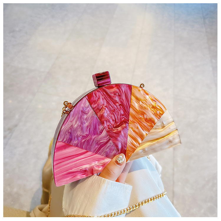 A new European and American style spliced color-blocking crossbody bag, a semi-circular acrylic bag, a fashionable wedding and dinner clutch Application Scenario