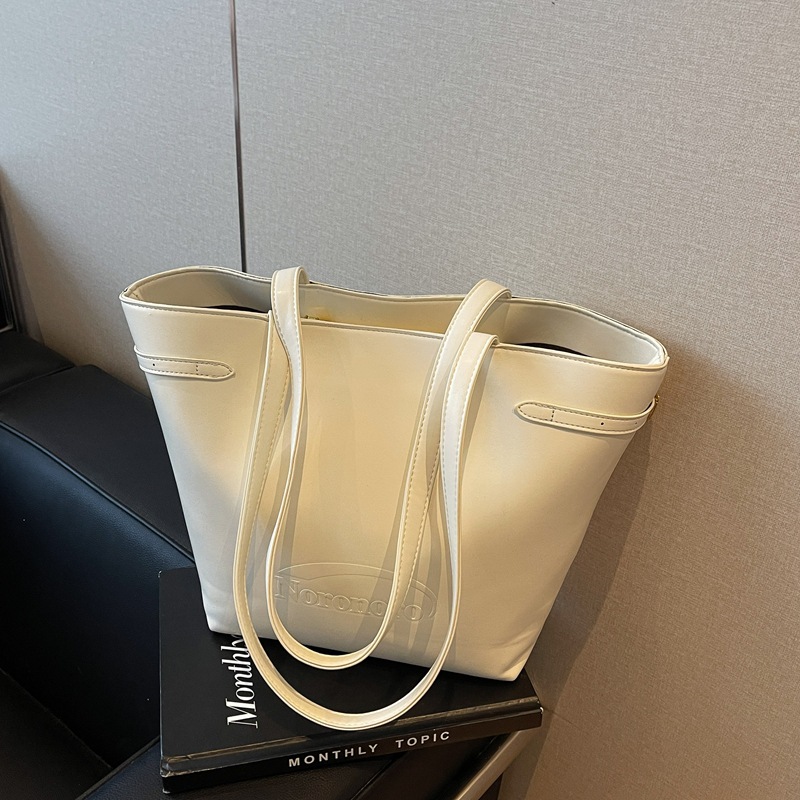 This year's popular bag for women is the 2025 new trendy retro casual large-capacity, versatile and fashionable single-shoulder bucket bag details Picture