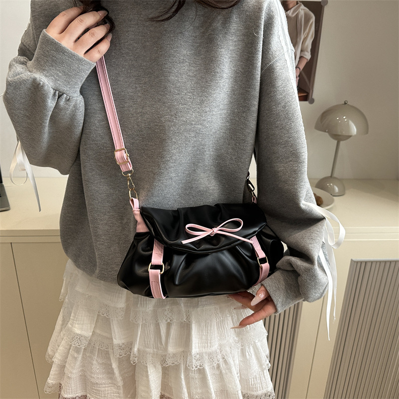 Ballet-style bag for women, new Spring 2025 fashion commuter single-shoulder underarm bag, textured pleated crossbody bag details Picture