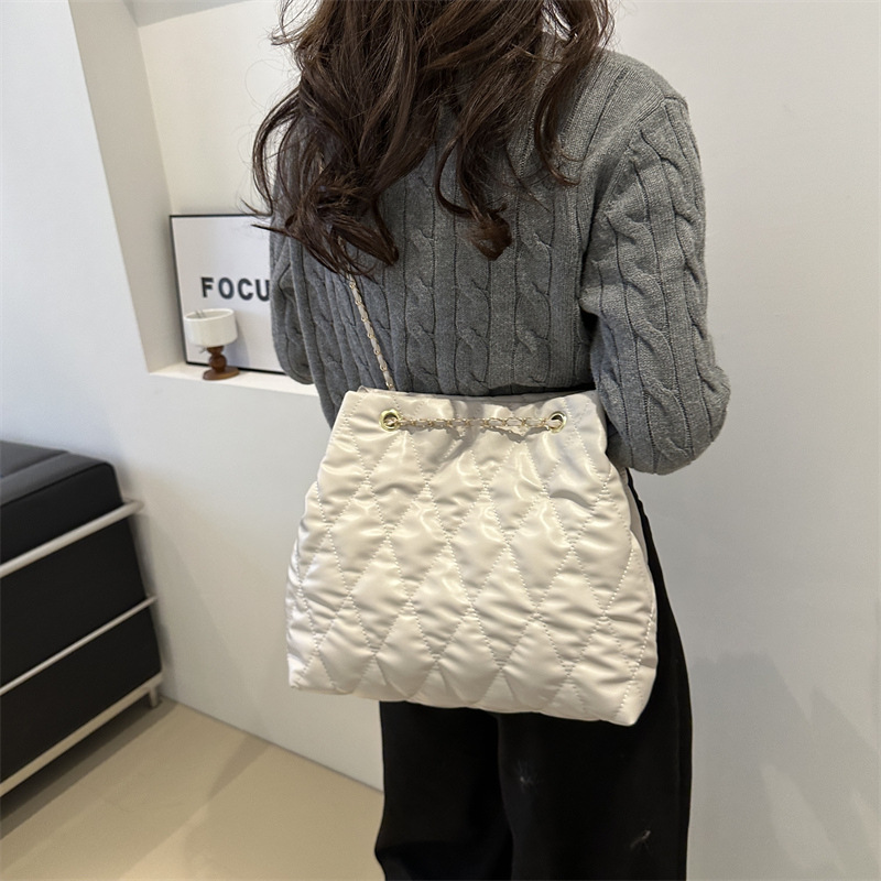 New 2024 cross-border high-quality large-capacity bucket bag, fashionable diamond-shaped Tote chain single-shoulder crossbody bag Specification drawing