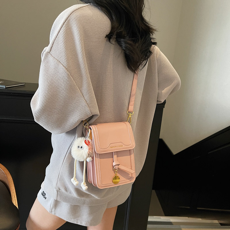 Simple and trendy single-shoulder small bag for women, 2025 new Korean-style fashionable patchwork phone bag, stylish crossbody small square bag details Picture