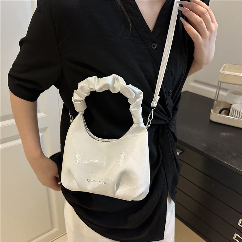 Fashionable new pleated bag 2025, casual, simple and stylish crossbody bag, personalized commuting bag, chain single-shoulder bag for women details Picture