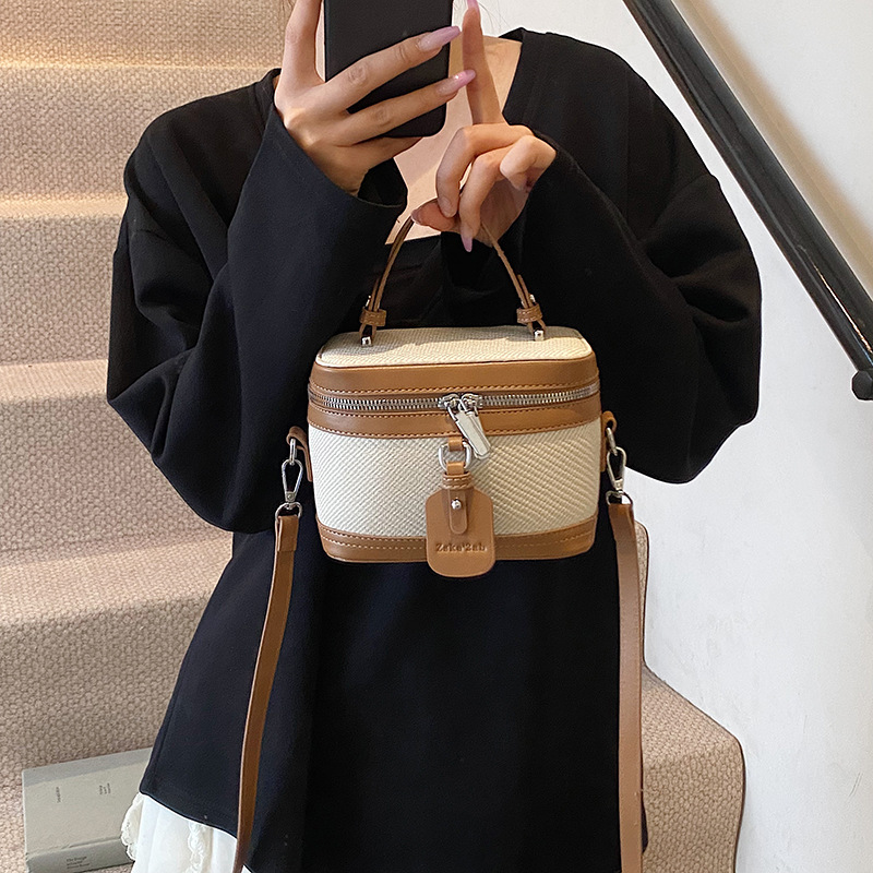 Cross-border spliced fashionable hand-held box bag for women 2025 new style casual and versatile crossbody bag, stylish and simple single-shoulder bag details Picture