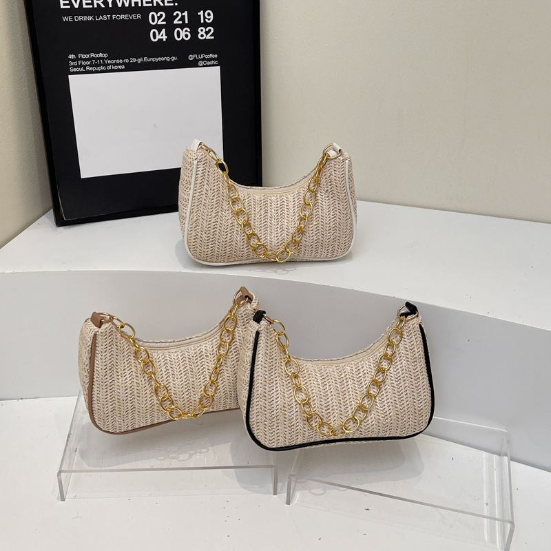 Spring and Summer new woven linen contrasting color single-shoulder crossbody bag, fashionable commuting crossbody bag, underarm bag for women Application Scenario