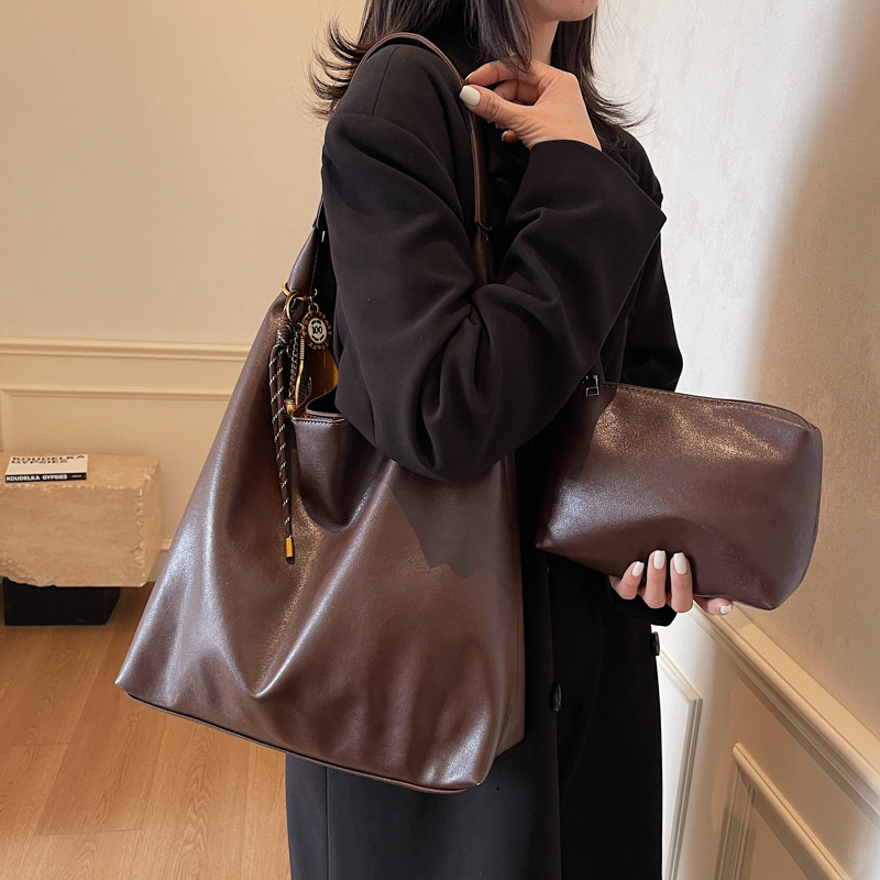 Retro work commuting bag for women, large-capacity 2024 new winter versatile casual single-shoulder shopping bag tote bag full figure