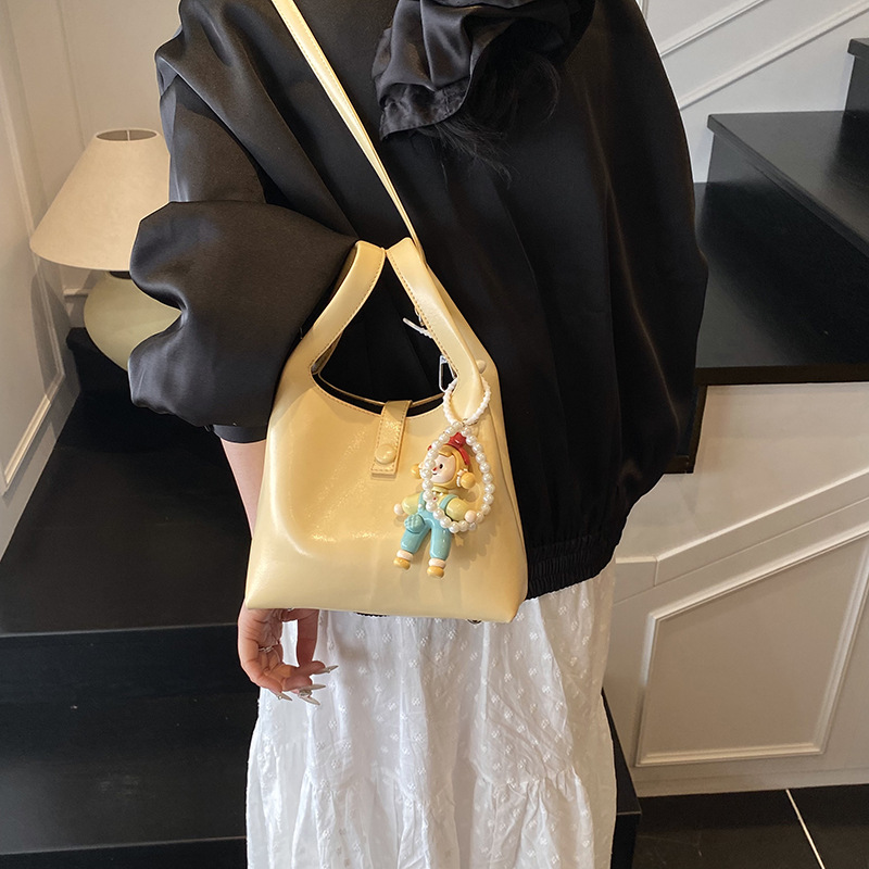 Solid color fashionable handbag for women, Spring/Summer 2025 new soft leather large-capacity commuting laid-back style single-shoulder crossbody bag Specification drawing