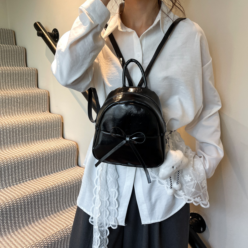 The 2025 spring new Korean-style bow mini backpack, a retro oil-leather women's pu crossbody bag, is a cross-border trend Specification drawing