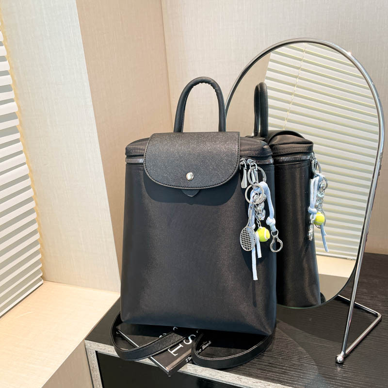 2025 New trendy and fashionable backpack, large-capacity student travel, high-end women's bag, Korean niche crossbody bag full figure