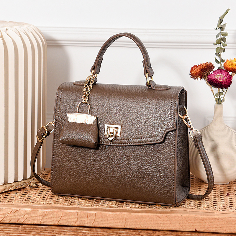 Youdaoplaceholder0 handbag women 's new European and American large-capacity ladies' bag, simple and fashionable, single-shoulder, crossbody, multi-layered large bag details Picture