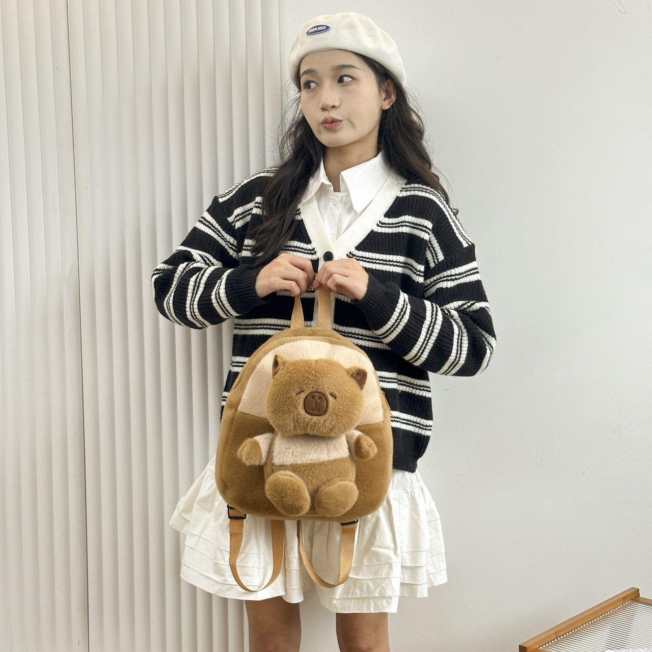 The new cartoon teddy bear is cute and versatile. It's a plush double-shoulder toy bag. The claw machine doll teddy bear can be exchanged for a capybara bag details Picture