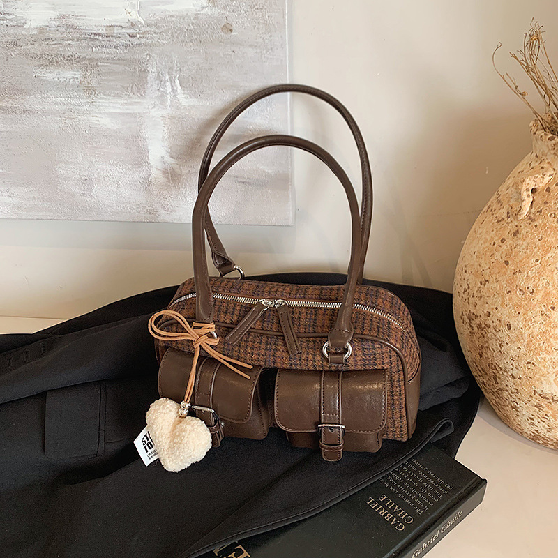 Underarm multi-pocket women's retro fashion Instagram trendy single-shoulder bag 2024 new style niche high-end handbag details Picture