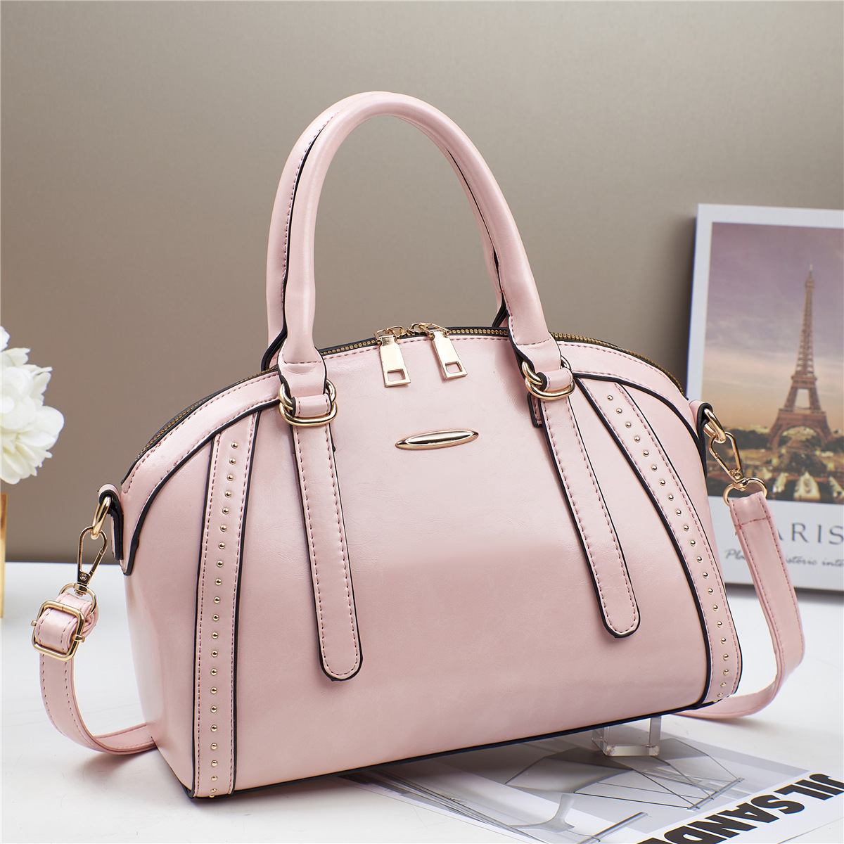 The 2024 new women's crossbody bag is a bestseller. The single-shoulder crossbody bag is trendy, fashionable and elegant. The mom bag is simple and elegant Application Scenario