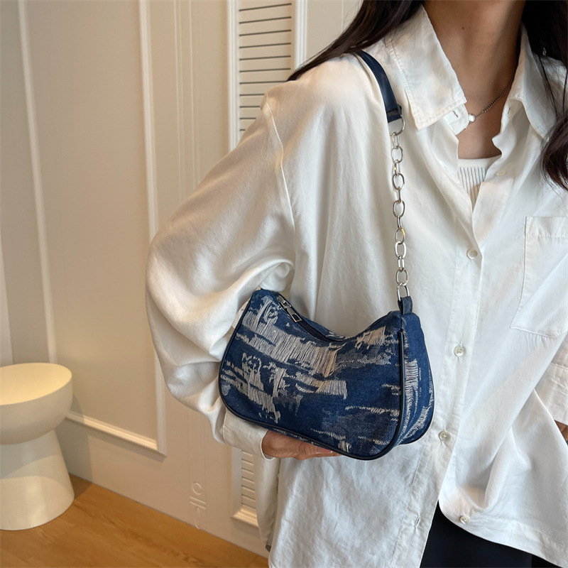 Denim underarm bag for women 2023 new style small shoulder bag, retro large capacity chain shoulder bag, lightweight canvas bag Application Scenario