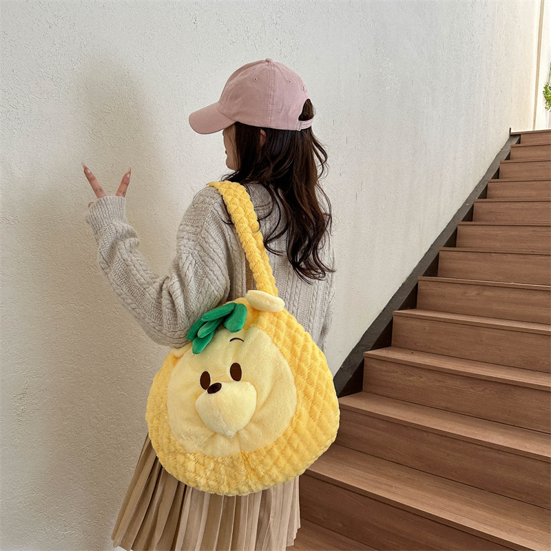 A new 2024 Japanese large-capacity cartoon pineapple bear handbag, a sweet and fluffy single-shoulder bag for students' classes Specification drawing