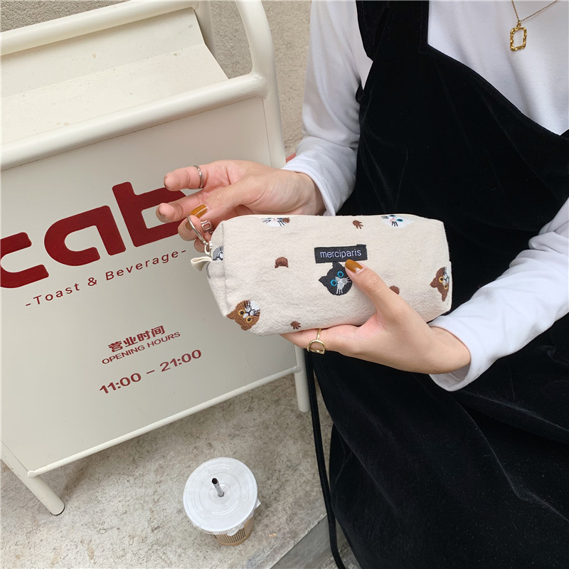 112161 Japanese-style pen case, embroidered cat student stationery bag, large capacity, lightweight fabric makeup storage bag Item Picture