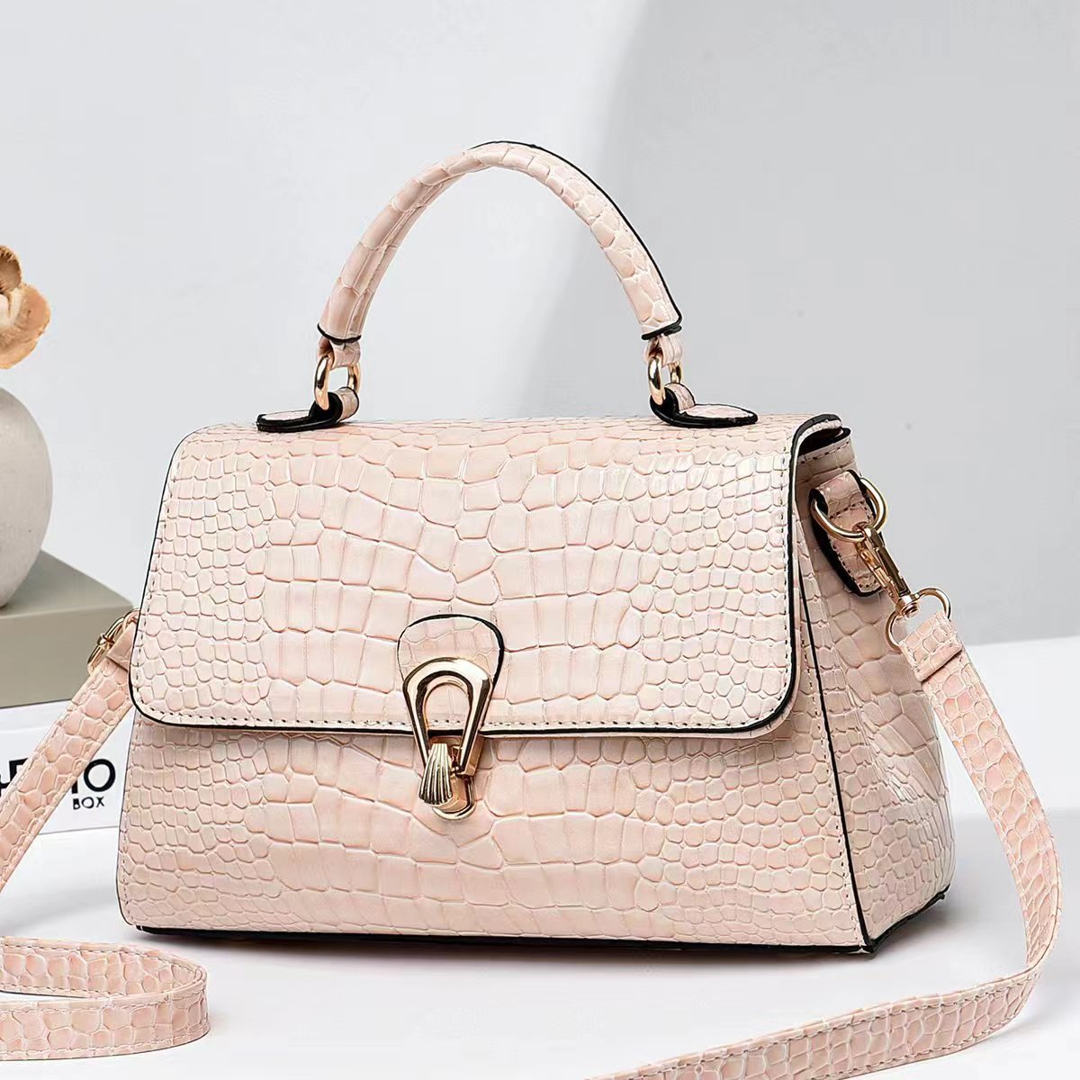 High-end women's bag with large capacity and crocodile pattern, 2023 new style women's crossbody bag, fashionable and elegant, versatile French small bag Specification drawing