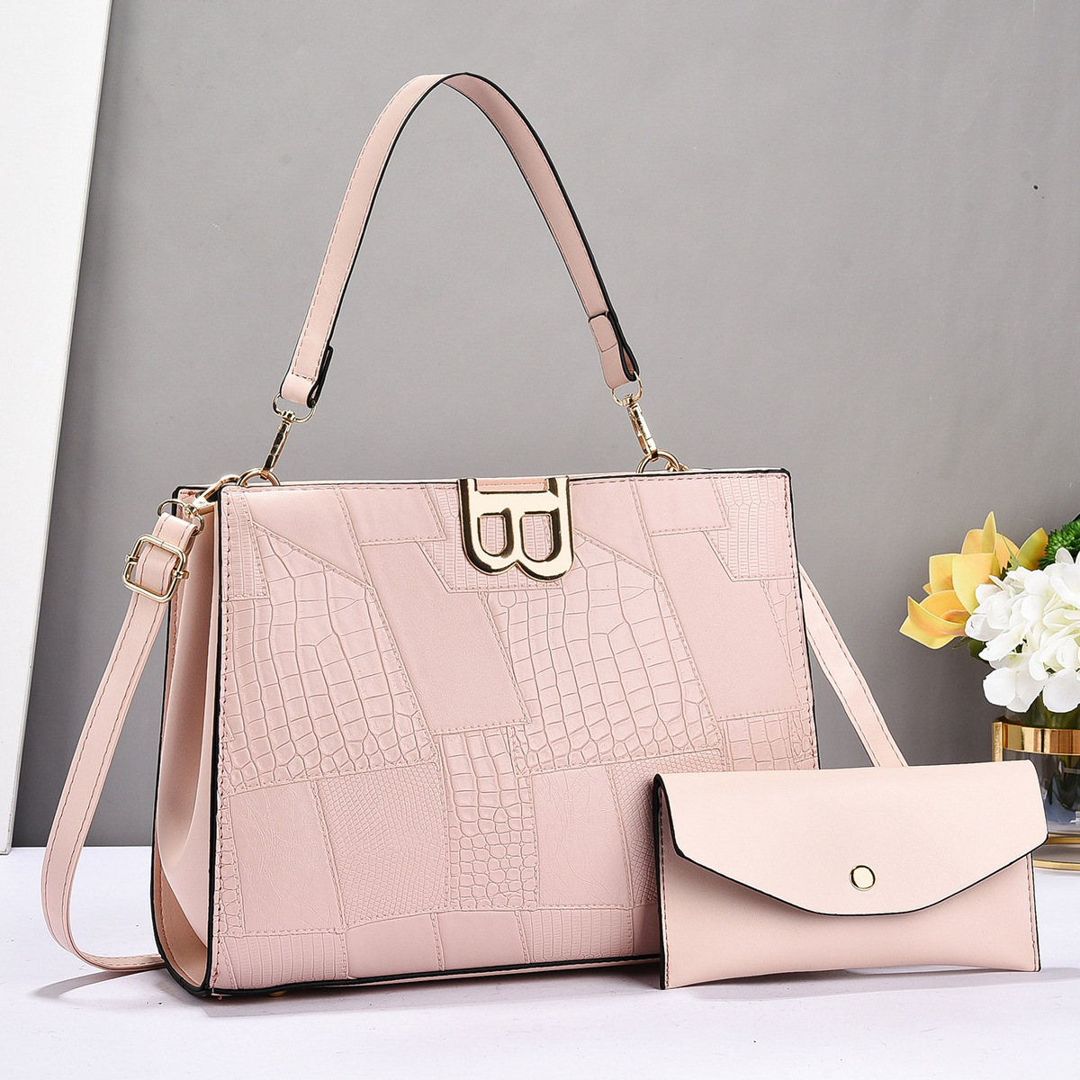 Casual and simple 2025 fashion new style patchwork material large capacity, light and stylish texture hand-held mother and child bag envelope details Picture