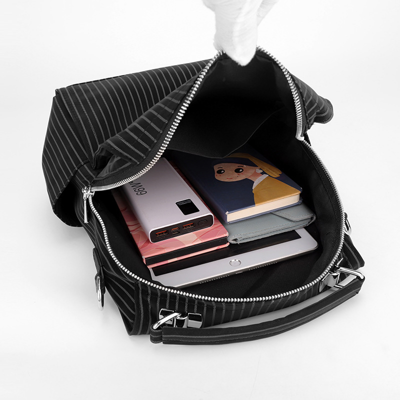 Colorful Fox's new ins fashion and niche backpack is a versatile and multi-functional backpack that can be carried by hand or crossbody Application Scenario