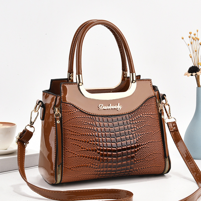 One-piece consignment for 2024 new embossed crocodile pattern women's trendy and stylish one-shoulder handbag details Picture