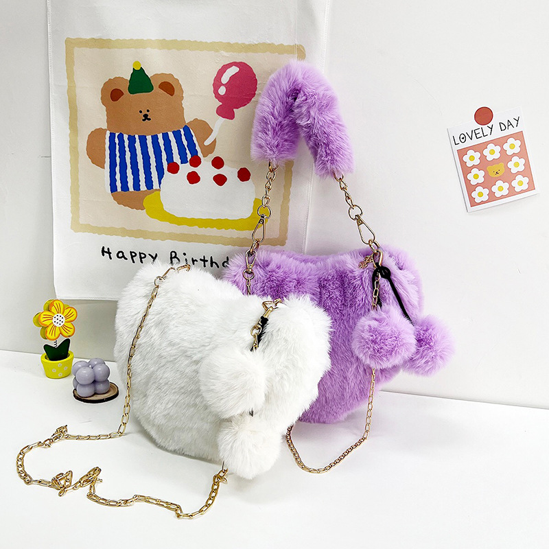 2022 New style heart-shaped bag, women's chain crossbody bag, plush heart single-shoulder fur Valentine's Day gift full figure