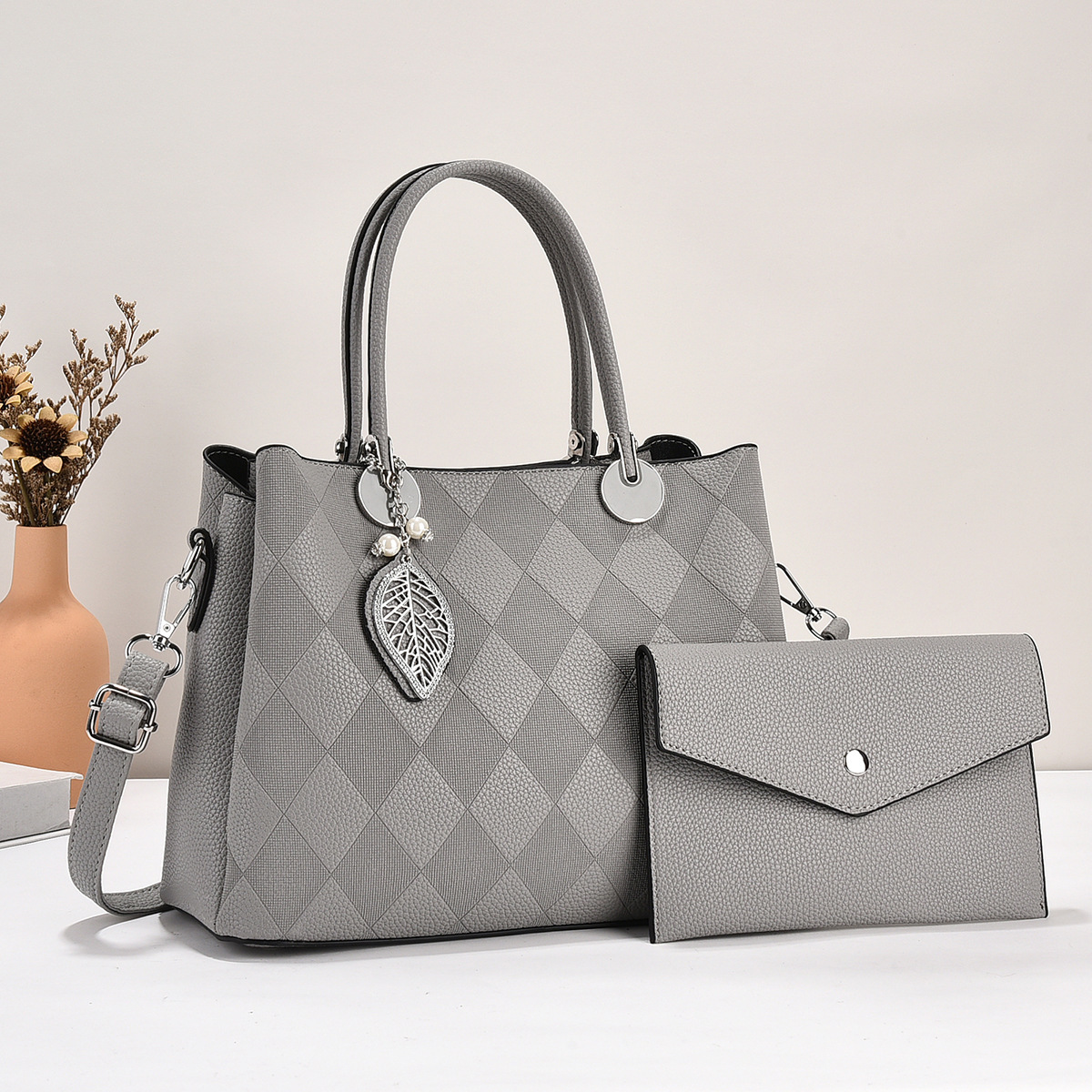 Wholesale of new 2024 spring style European and American mother-and-child handbags for women, large-capacity single-shoulder crossbody bags full figure