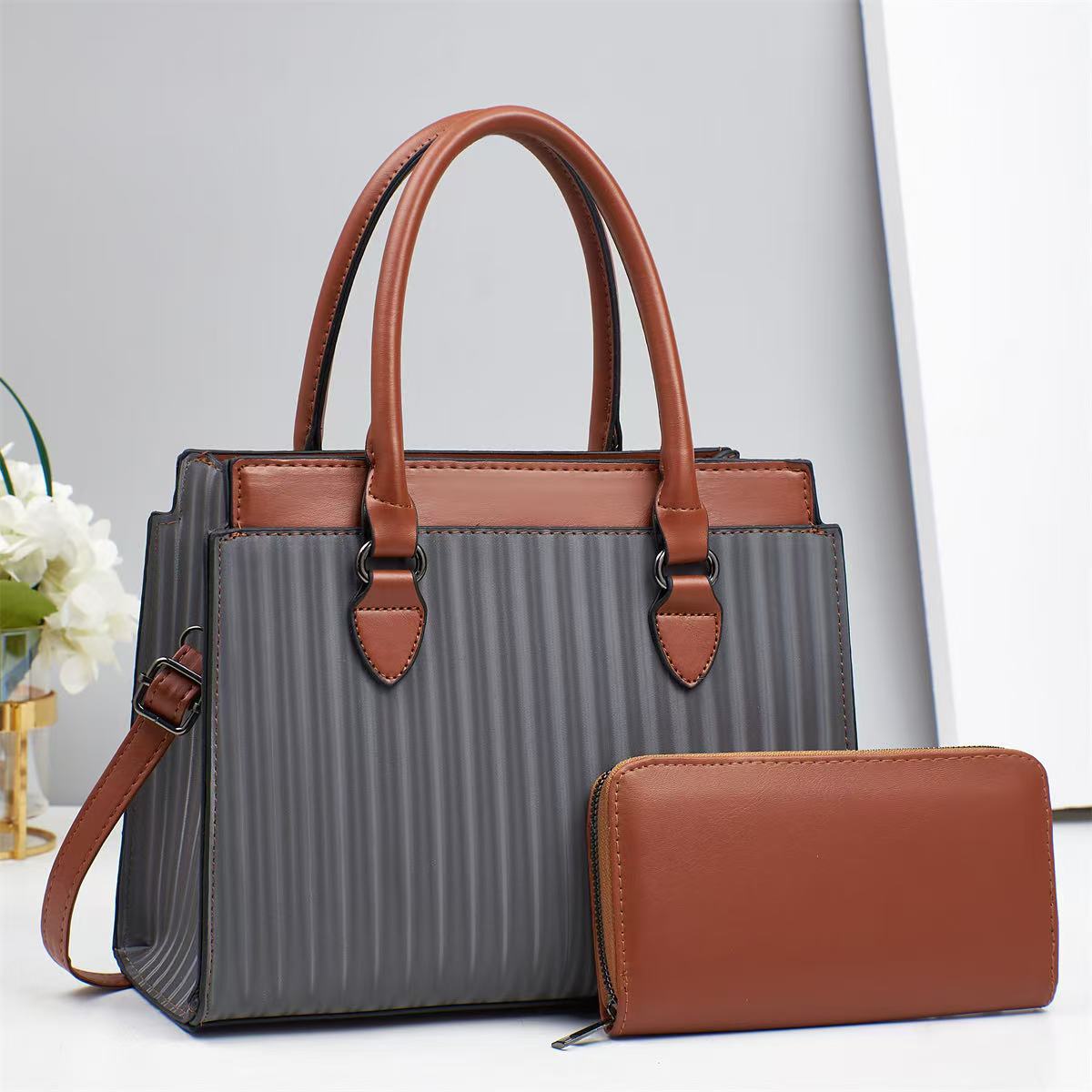 New Korean-style handbag with vertical embossed patterns, a versatile and elegant single-shoulder bag and crossbody bag for women Specification drawing