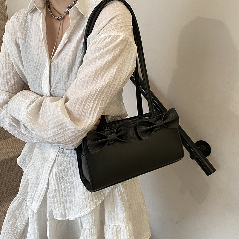 A new 2025 fashionable and versatile single-shoulder bag for women with a bow tie, a casual and simple pillow bag Specification drawing
