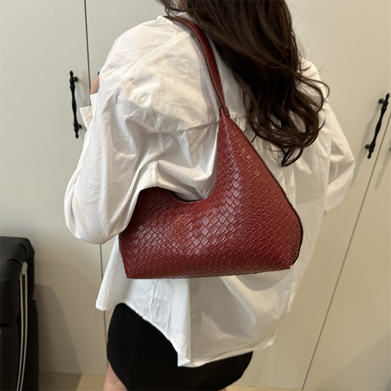 In 2025, fashionable and trendy woven commuting simple tote bags with niche designs, stylish underarm bags, and large-capacity single-shoulder bags Specification drawing