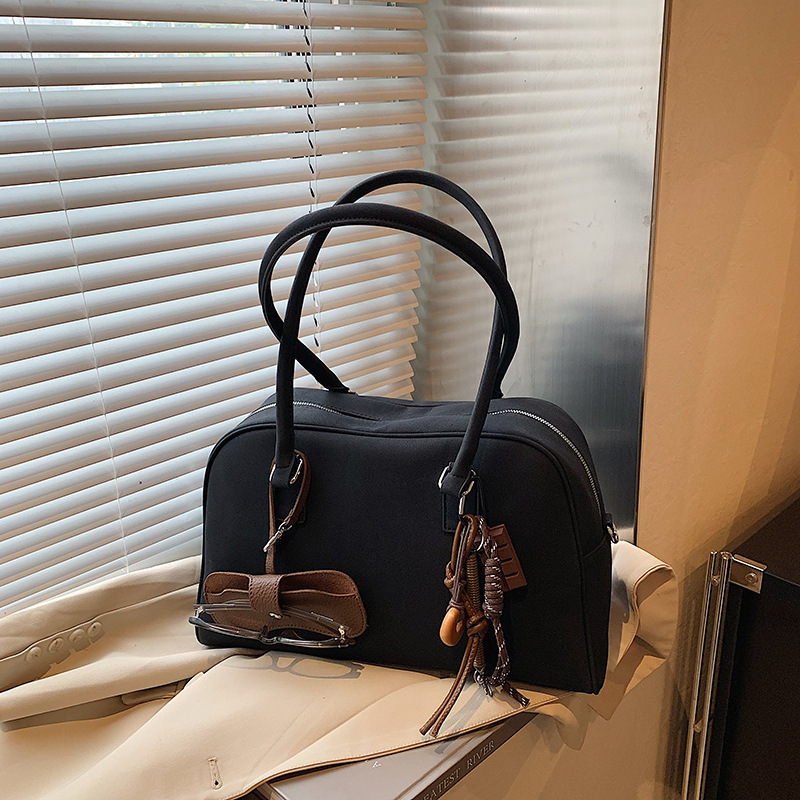 Retro matte large-capacity bag for women, 2025 new commuting trend, versatile single-shoulder handbag, Boston underarm bag details Picture
