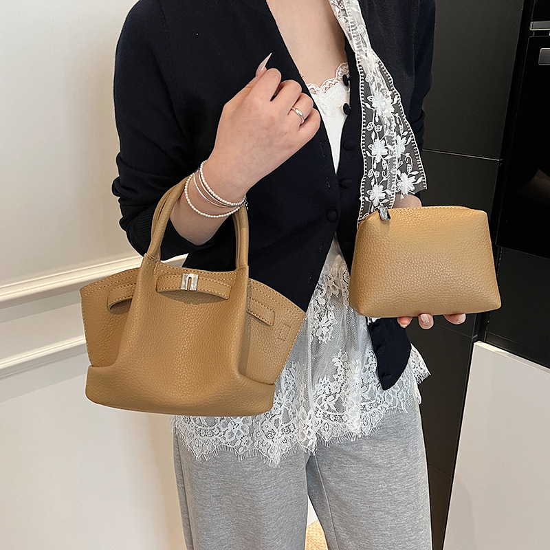 Fashionable and high-end hand-held vegetable basket bag for women 2025, new pleated versatile single-shoulder bag, stylish and light luxury crossbody bag details Picture
