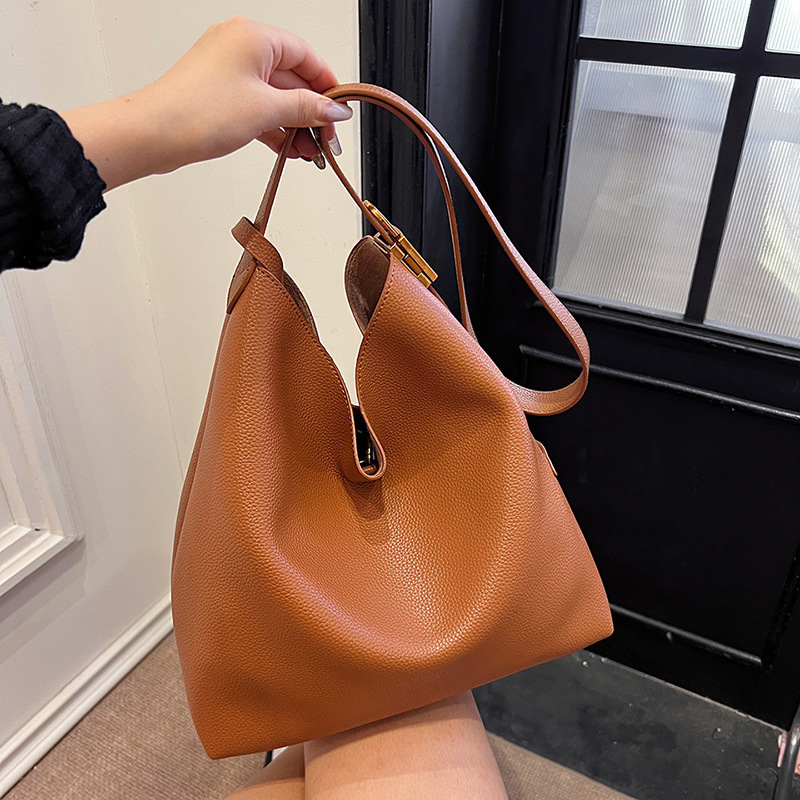 Simple soft surface tote mother-and-child bag, versatile large bag, women's 2024 new casual large-capacity commuting single-shoulder bag full figure