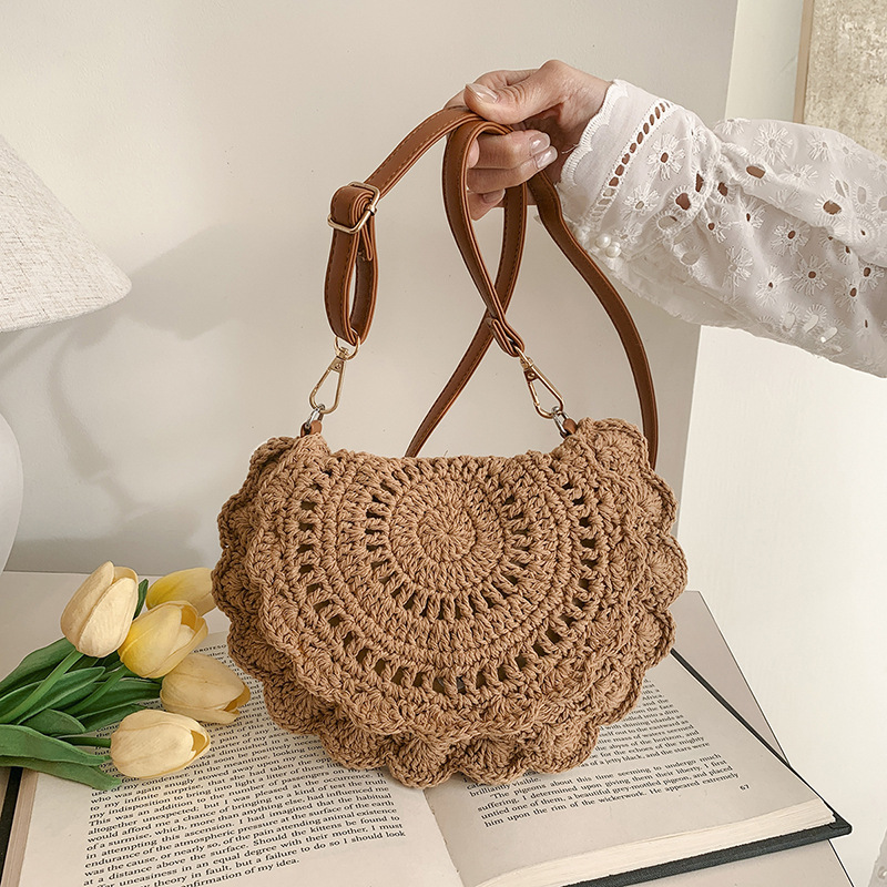 A niche design seaside vacation travel beach woven bag for women, a new 2025 casual and versatile crossbody saddle bag Specification drawing