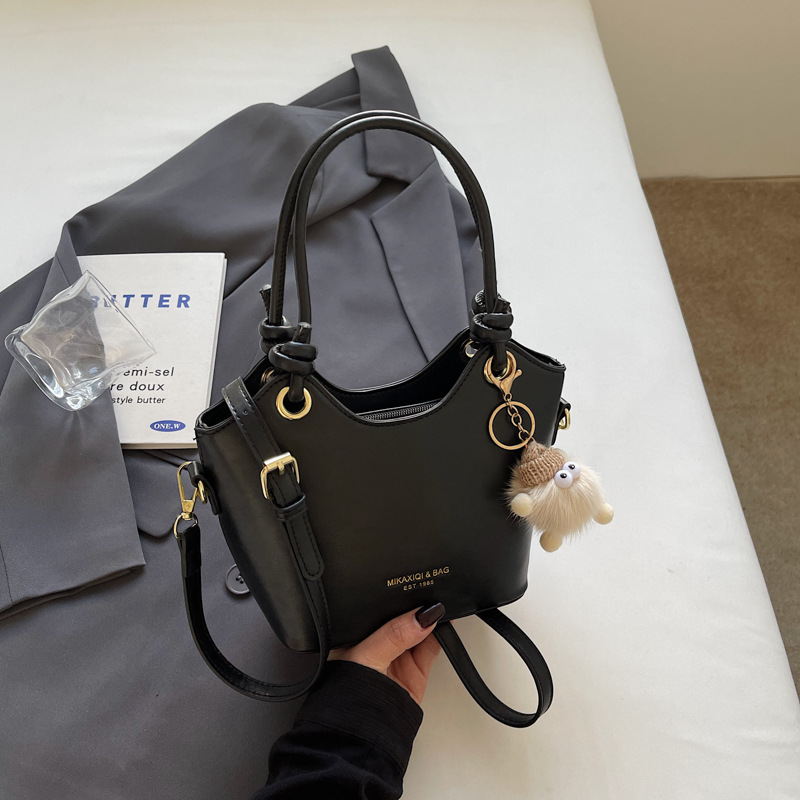This year, niche design sense hand-held crossbody bags, bucket bags, women's 2025 new fashionable and versatile small bags are in vogue Specification drawing