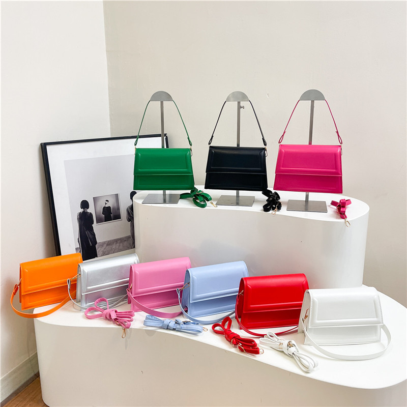High-end small bag for women, 2025 new trendy and versatile single-shoulder crossbody bag, ins fashionable commuting small square bag Application Scenario
