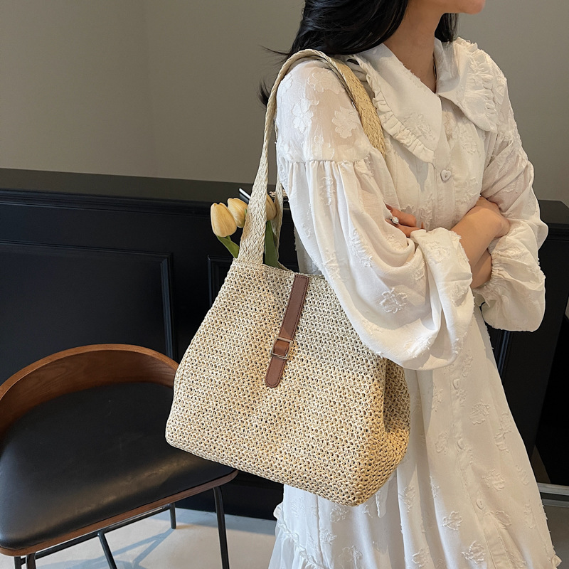 Niche design versatile woven bag for women 2025 New summer fashion large-capacity commuter straw woven bag Tote bag details Picture