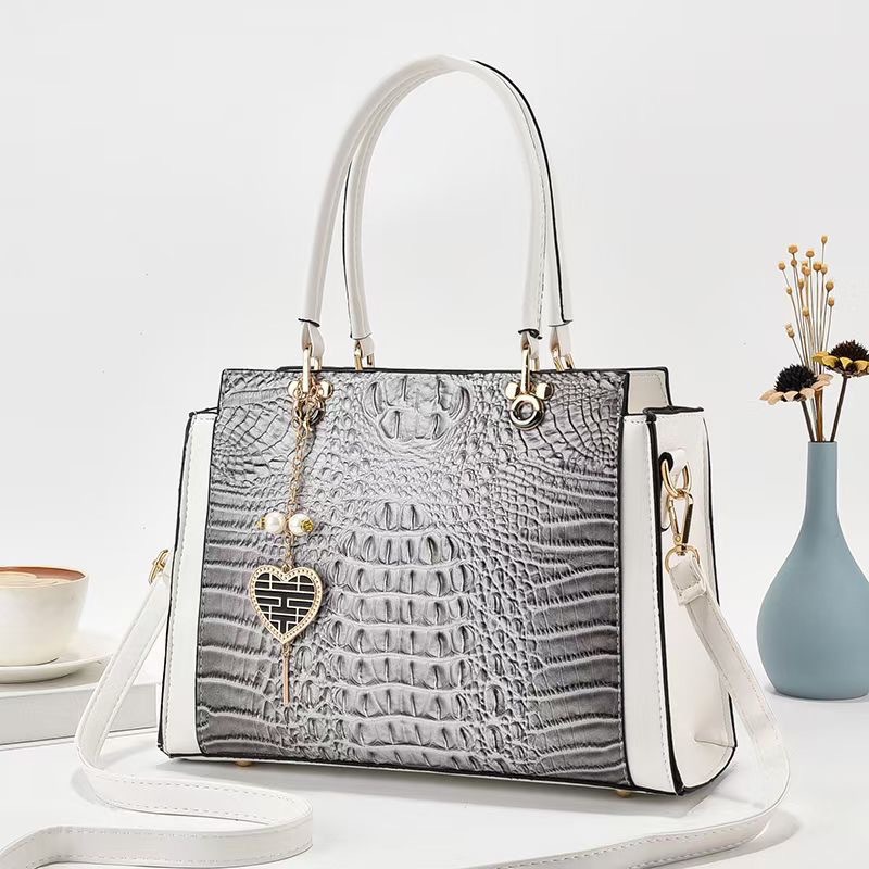 2024 New crocodile pattern spliced large-capacity cross-border single-shoulder crossbody style stylish and trendy women's bag Item Picture