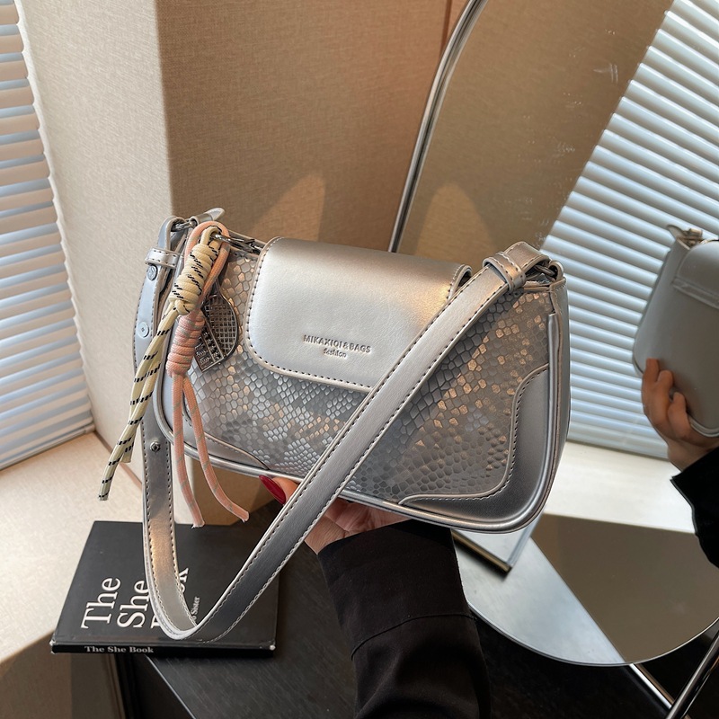 Cross-border solid color hand-held underarm bag for women, new Spring/Summer 2025, simple and stylish single-shoulder bag, fashionable and versatile crossbody bag full figure