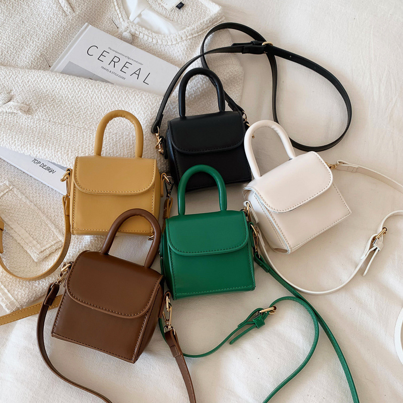 New fashionable Korean version solid-color hand-held small square bag, chocolate-colored children's hand-held crossbody lipstick bag, women's bag Application Scenario