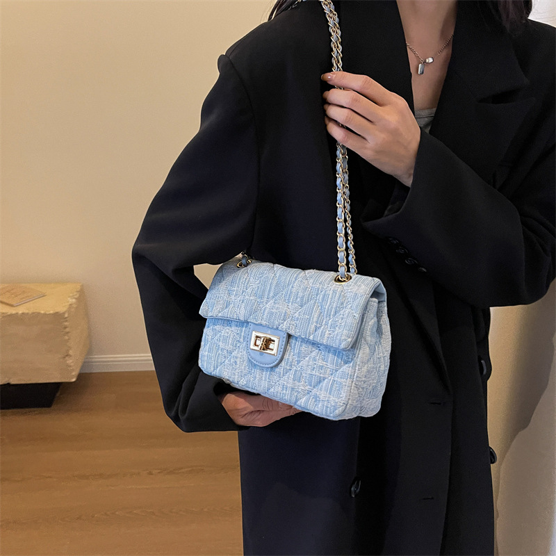 Denim bag for women's niche design 2023 New fashionable diamond-shaped chain bag Versatile casual single-shoulder crossbody bag Application Scenario