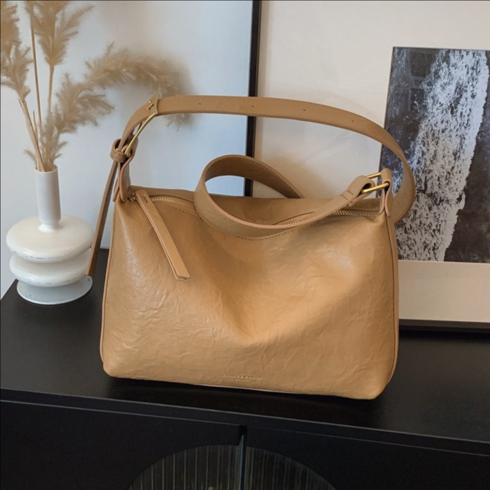 Cross-border popular Korean-style commuter pillow bag for women 2025 new versatile large-capacity solid color simple single-shoulder crossbody bag full figure